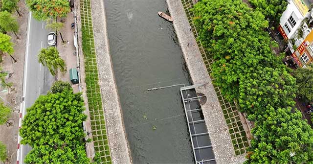 To Lich River suddenly turns green after receiving water from West Lake