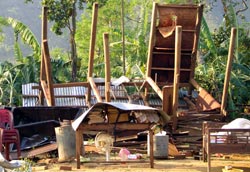 Tornadoes make roofs hundreds of houses in Quang Nam