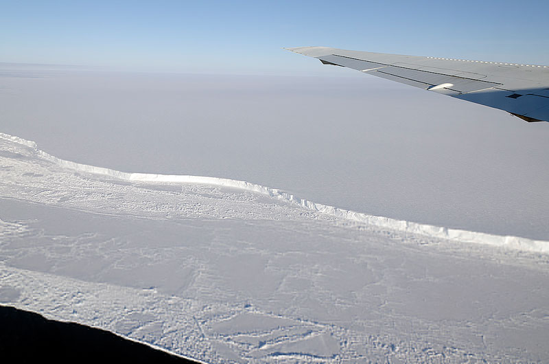 Tourists 'threaten' Antarctica