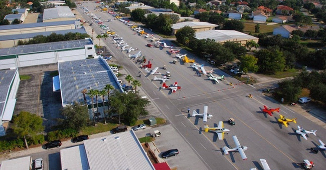 Town people take private planes for breakfast in America