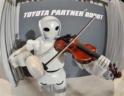 Toyota showcases robots