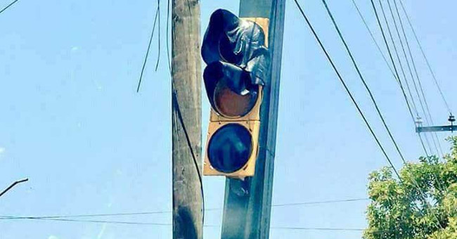 Traffic lights are melted in the heat of 50 degrees Celsius in Mexico