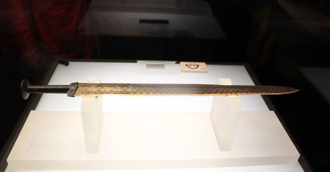 Treasure sword is still shiny after 2700 years of Viet Vuong Cau Tien