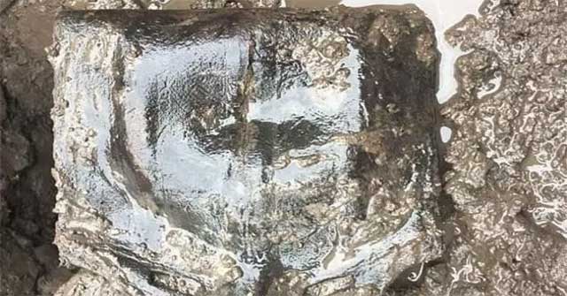 'Treasures' and thousands of years of comedy appear at the construction site