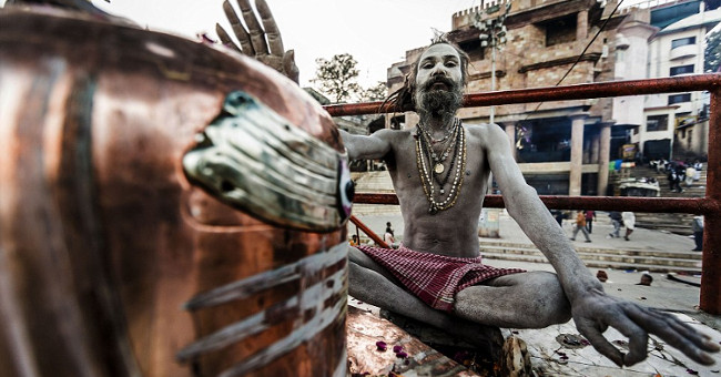 Tribe naked and customary eating human flesh, using skulls to make cups