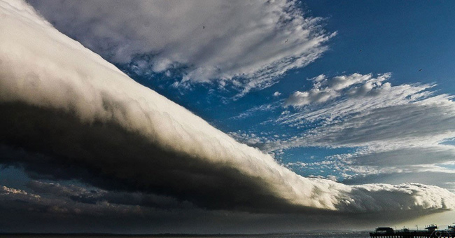 'Tsunami clouds': The majestic natural phenomenon in the sky