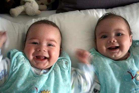 Twins with different mothers