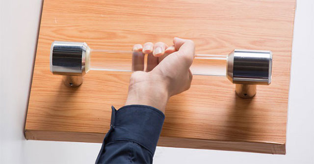 Two Hong Kong students invented the self-sterilizing door handle, the team afraid of dirty like this