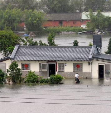 Two storms hit China, hundreds of thousands of people evacuated