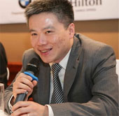 Two Vietnamese professors receive international prizes