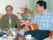 Two Vietnamese want to review Einstein's Relativity theory