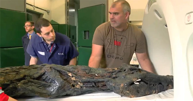 Two-headed mummy sows fear in the Sultanate palace