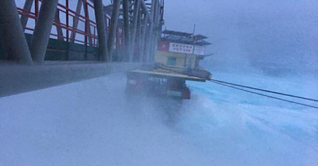 Typhoon Tembin swept over, the DK1 rig shook