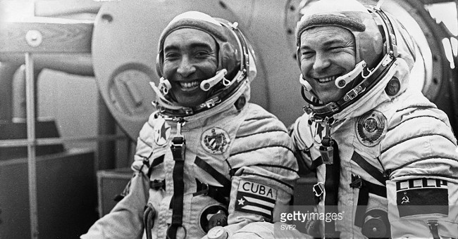 UNESCO awarded medal to Cuban astronaut