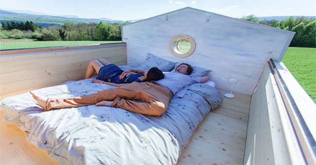 Unique house: The roof of the house can be opened and lying on the bed to watch the stars