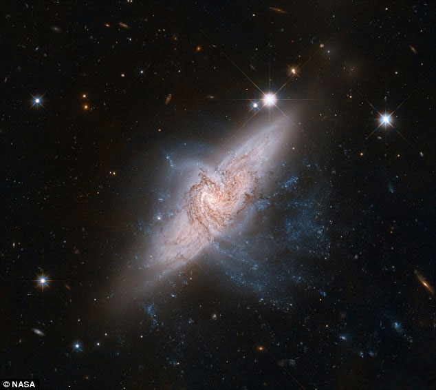 Unique picture of 2 galaxies colliding