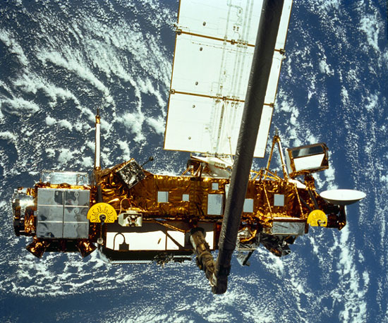 Universe garbage weighs more than 6 tons about to fall to earth