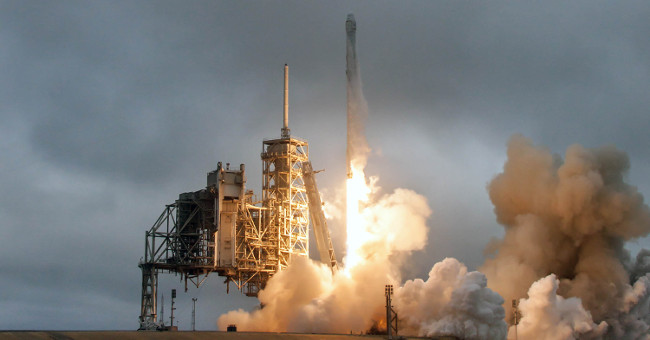 Unmanned cargo ship Dragon returned to Earth safely