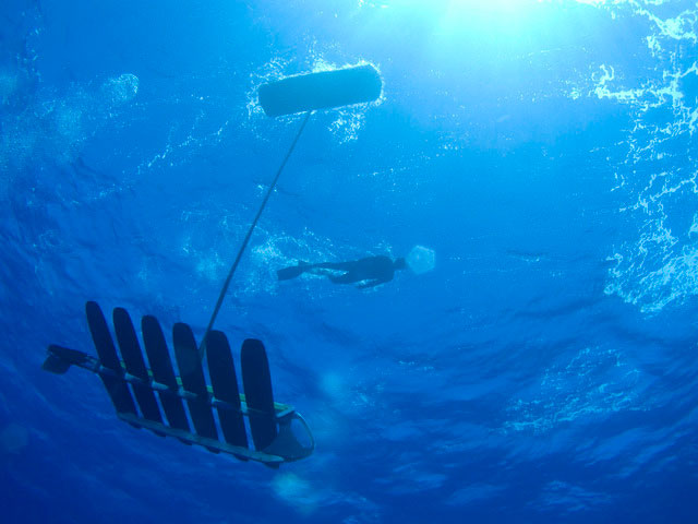 Unmanned robot breaks world swimming record