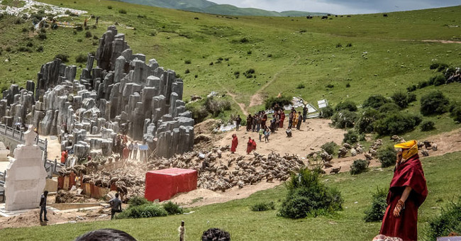 Unusual burial practices in Tibet