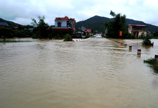 Uong Bi city flooded due to flooding, Yen Tu was isolated