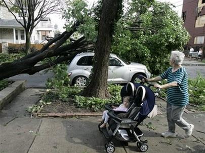 US: Heavy damage due to floods and tornadoes