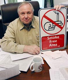 USA: many states prohibit smoking near children