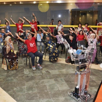 Use a robot to help older people exercise