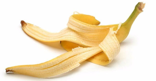 Use banana peels to treat acne, blurring wrinkles