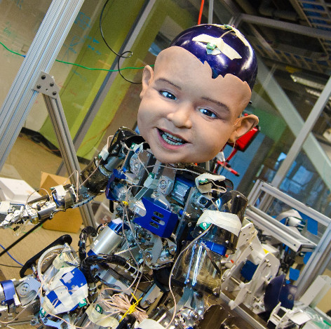 Use robots to study the behavior of intelligent communication of newborns