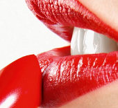 Using lots of lipstick makes women lose intelligence?