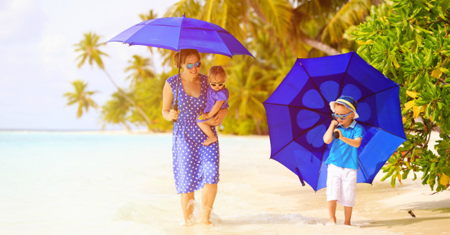Using umbrellas is not effective against sun protection