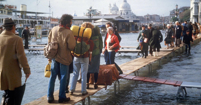 Venice does not allow water to erase the floating dike system