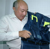 Versatile life jackets help 'stay healthy' when the ship is in distress