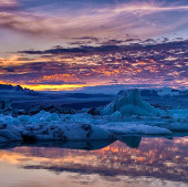 Video: Amazing beauty when the Sun sets at midnight in Iceland
