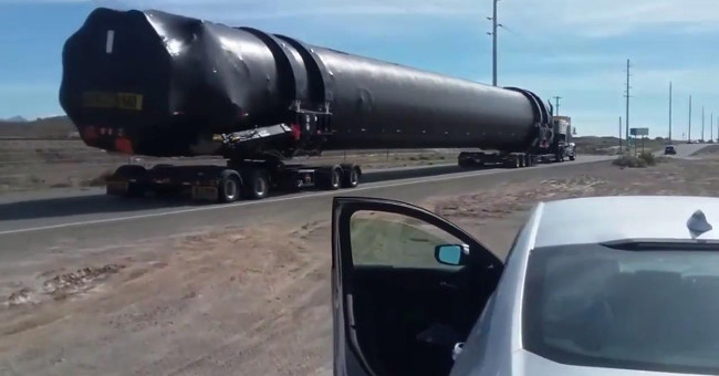 Video: American giant missile suddenly appeared in Mysterious Area 51