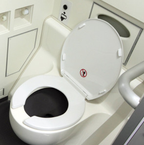 Video: Answer the biggest mystery about the toilet on the plane