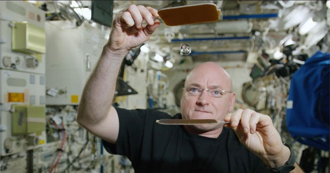 Video: Astronaut playing table tennis in the universe