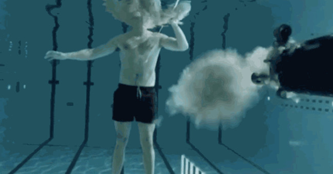 Video: Being shot from a distance of 2m from the gun is still safe if you stand in the water