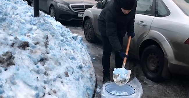 Video: Blue snow covers Russian city, causing people to be confused