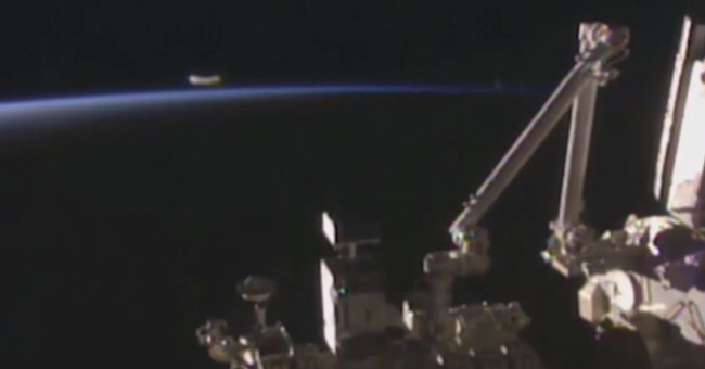 Video: Can the UFO fly over the ISS station?