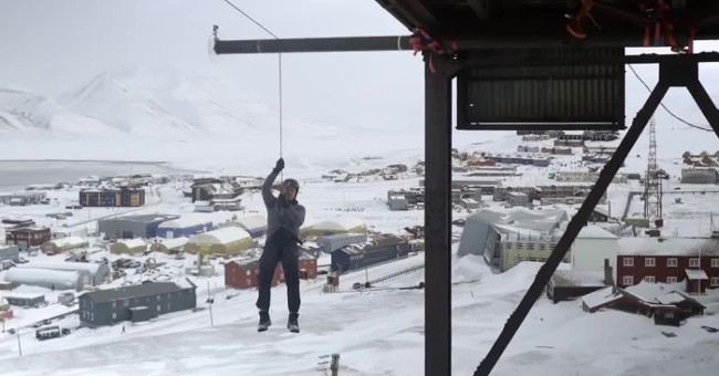 Video: Challenge the god of death to prove Newton's law