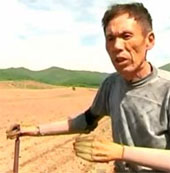 Video: Chinese farmers make their own steel hands