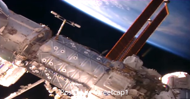 Video: Cigarette-shaped UFO flashes near the ISS station