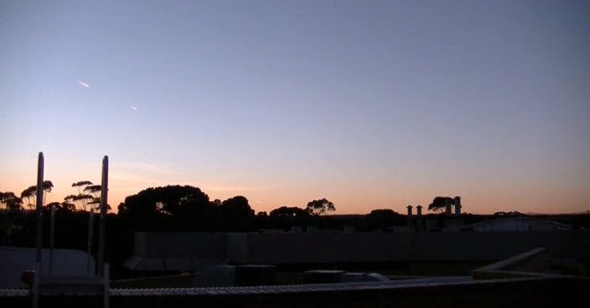 Video: Cinematographer announces to record two flying discs in Australia