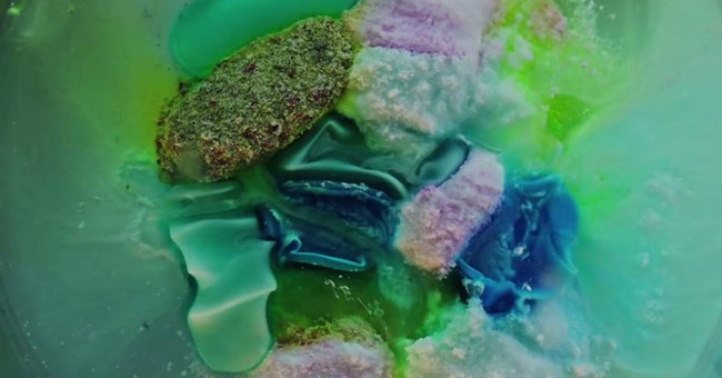 Video: Close up of the melting process of drugs in the stomach