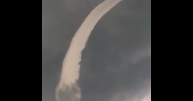 Video: Cloud like a catheter to heaven in Japan