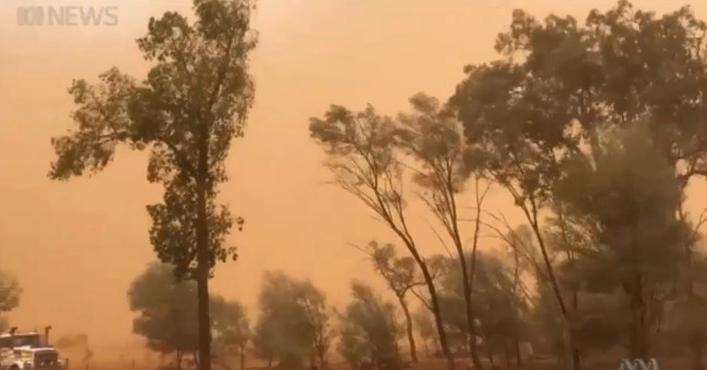 Video: Dust storm dyed orange town Australia