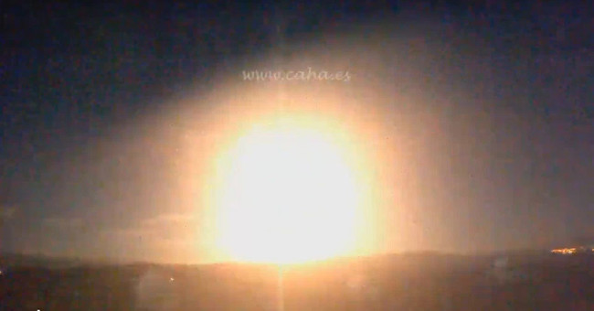 Video: Explosion and vibration when giant fireballs flash past Spain