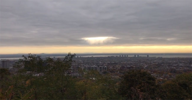 Video: 'gap' shines in the midst of dark clouds in Canada